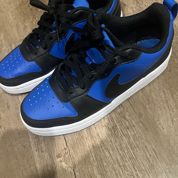 Nike Black and Blue Athletic Shoes - Picture 1 of 3